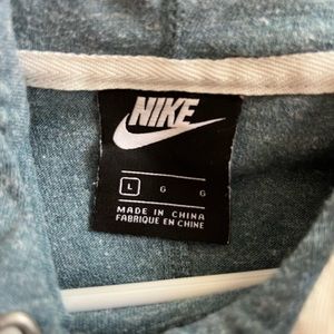nike sweatshirt size large